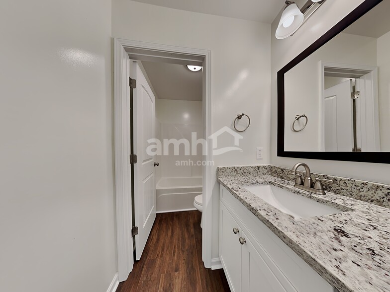 Building Photo - 301 Boulder Run