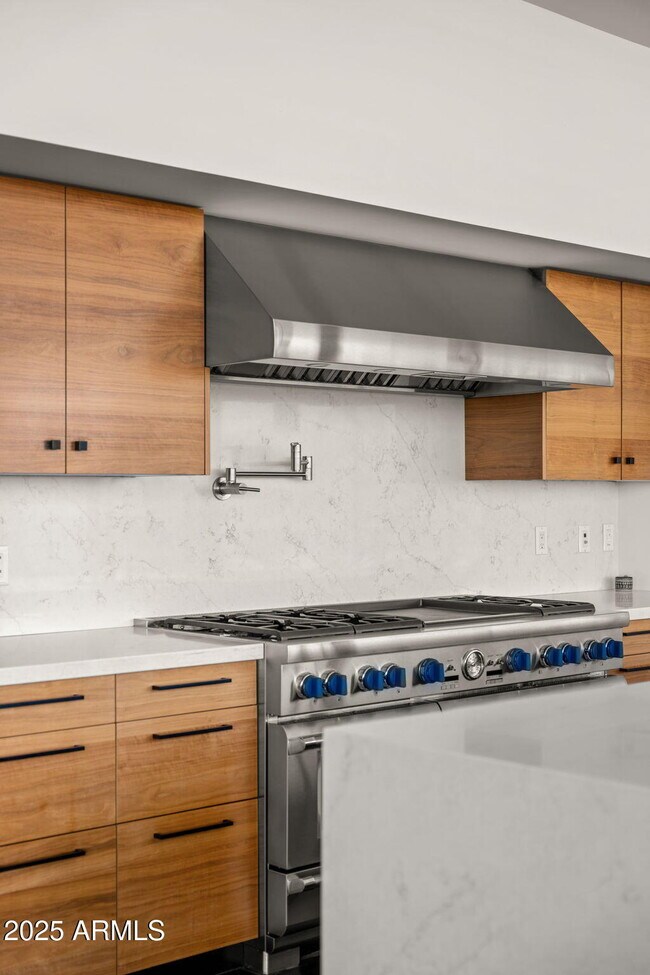 Building Photo - 4925 E Red Rock Dr
