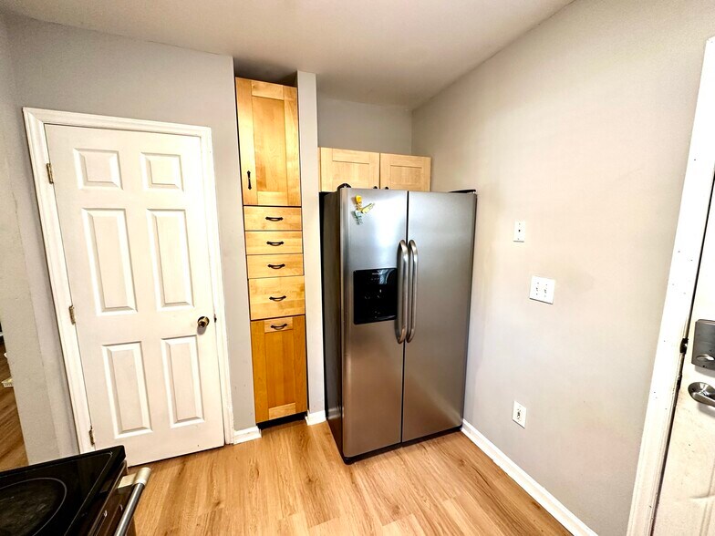 Building Photo - 2111 Highland St