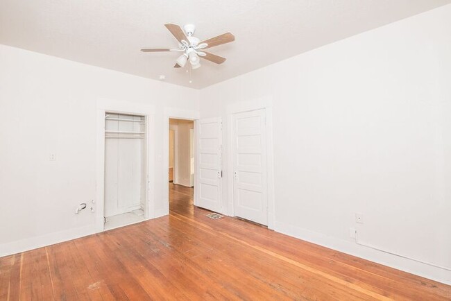 Building Photo - 2103 NW Hoyt St