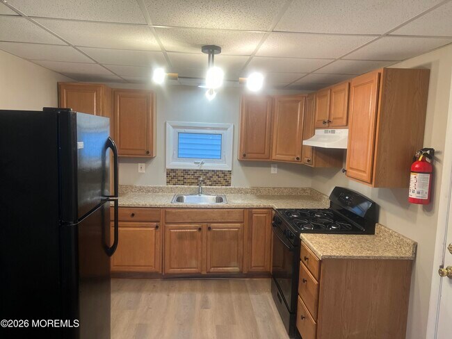 Building Photo - 133 Leonard Ave