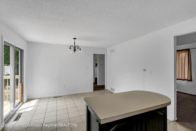 Building Photo - 406 Maple St
