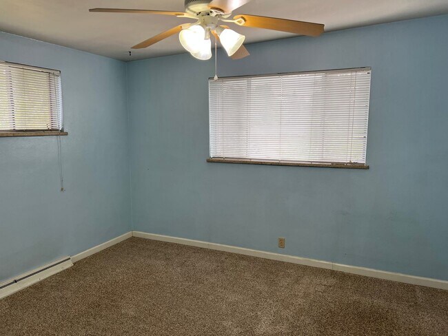 Building Photo - Amazing price amazing location 3+ bedroom ...