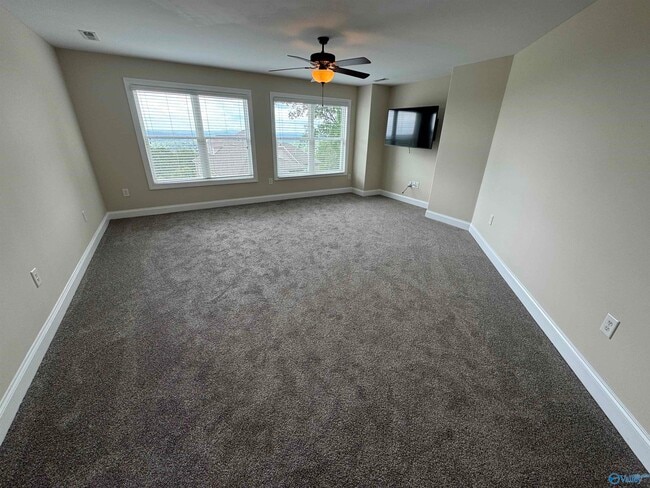 Building Photo - 2807 Talon Cir