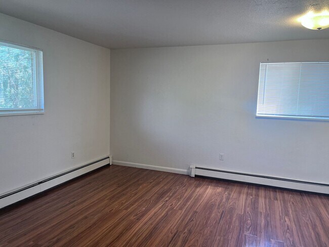 Building Photo - 920 James Ct