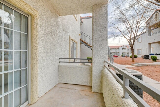 Building Photo - Beautiful 2 Bedroom 2 Full Bath Condo