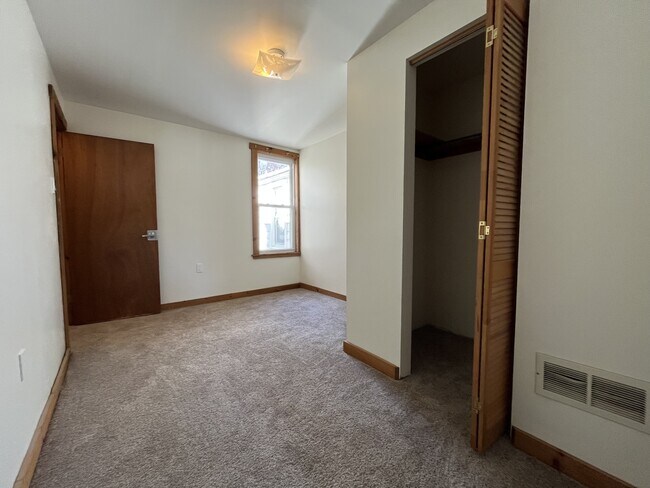 Building Photo - 934 S 21st St