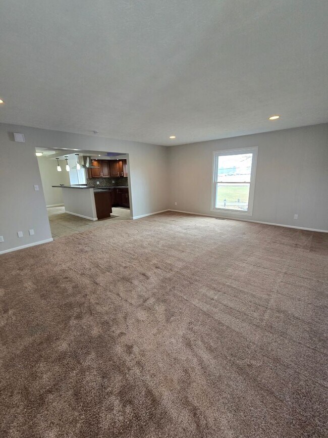 Building Photo - Southport Three Bedroom Home Near US 31 & Stop 12 Rd