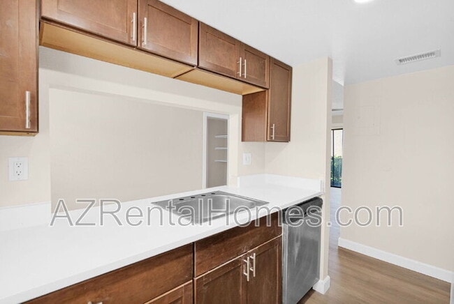 Building Photo - 1111 E University Dr