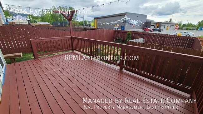 Building Photo - Modern and Stylish Eagle River Townhome