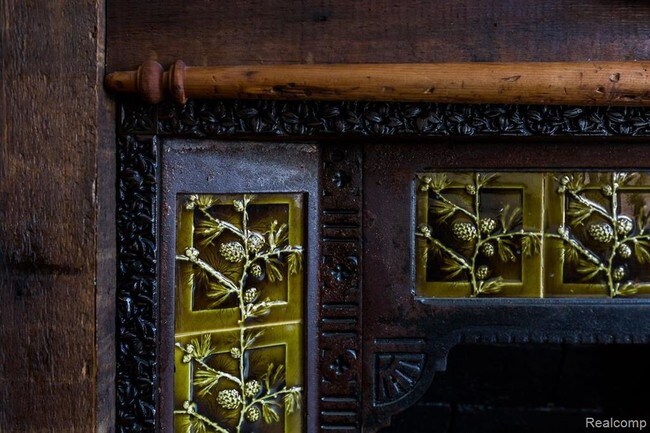 Building Photo - 4305 Trumbull Ave