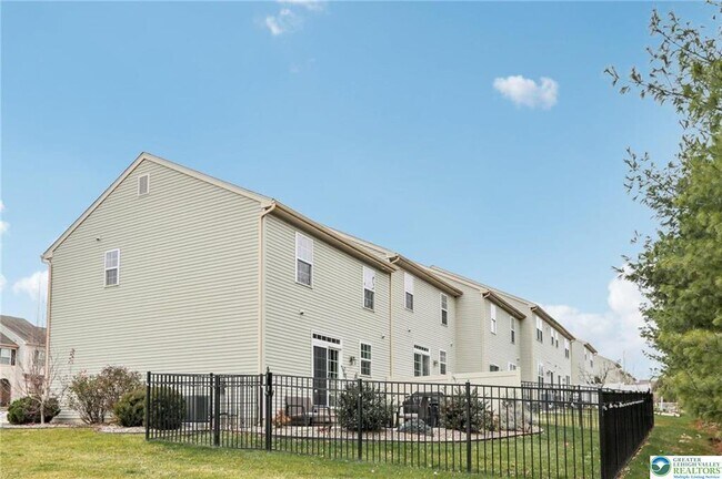 Building Photo - 270 Milkweed Dr