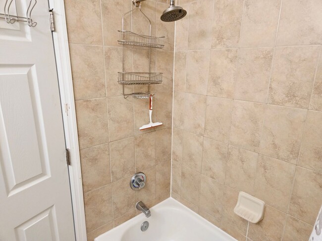 Building Photo - 2BR/2.5BA furnished townhome in a gated co...