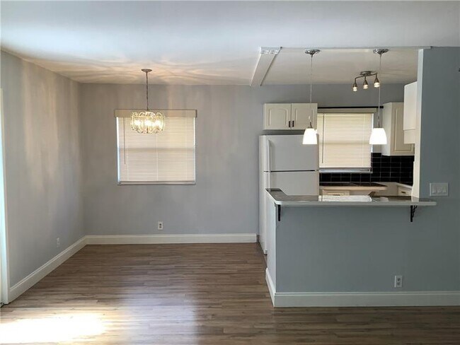 Building Photo - 557 Monaco Way
