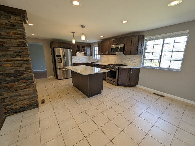 Building Photo - 10106 Ridgewood Dr