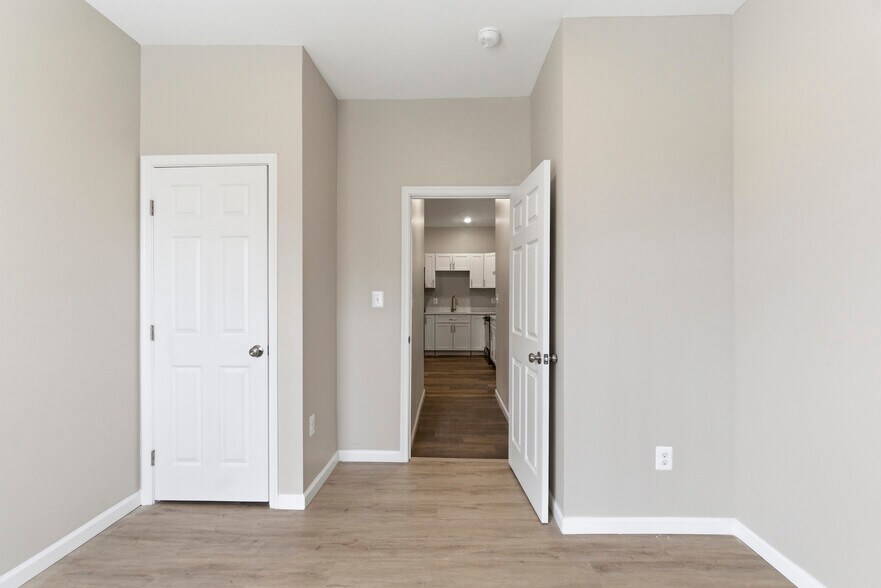 Building Photo - 1109 Poplar Grove St