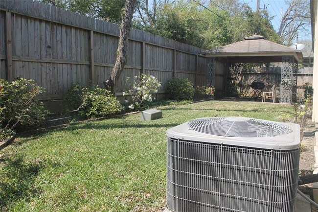 Building Photo - 1314 Parkway Ct