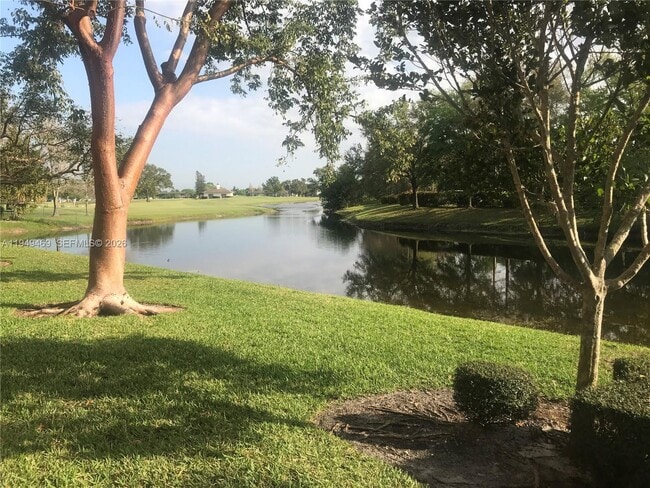 Building Photo - 3338 Lakeside Dr