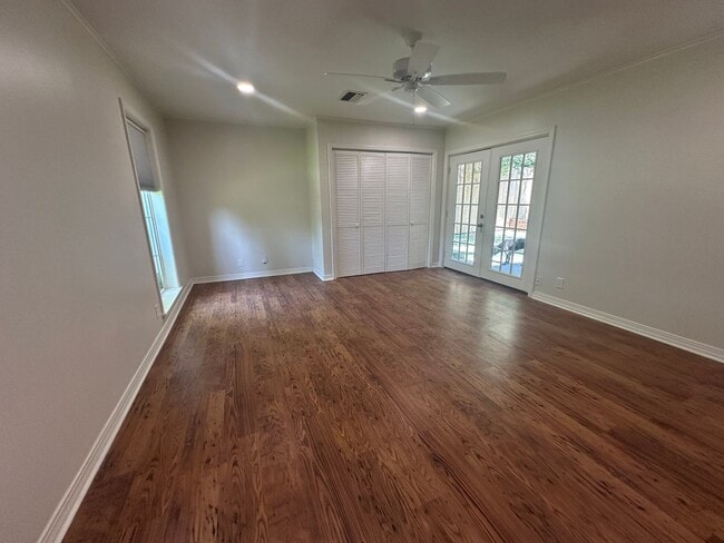 Building Photo - Gorgeous 3 Bedroom South Highland Home wit...