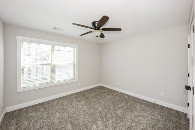 Building Photo - 13 E Field St