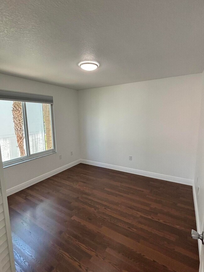 Building Photo - 409 Villa Cir