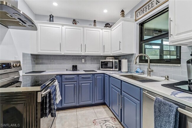 Building Photo - 69 7th St