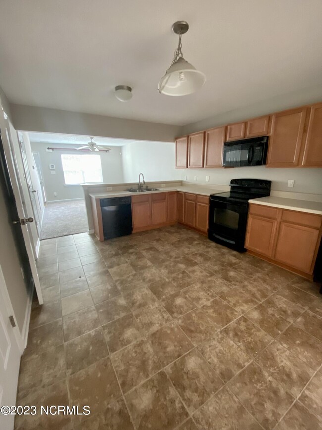 Building Photo - 6009 Grandeur Ave