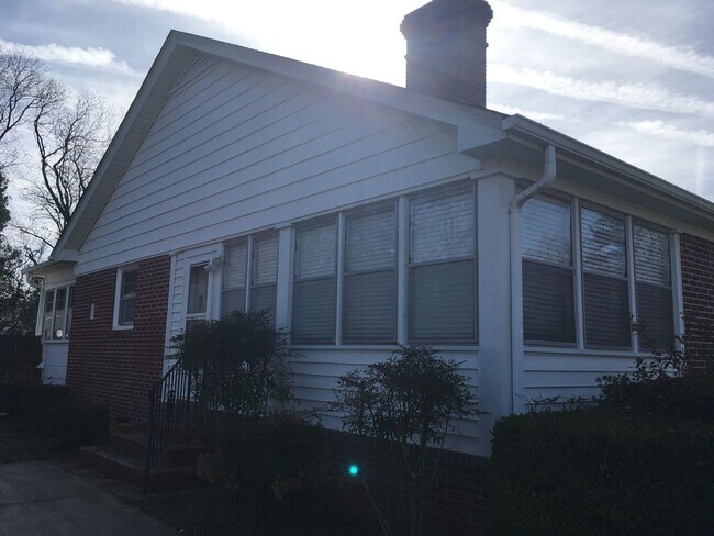 Building Photo - 603 S McNair St