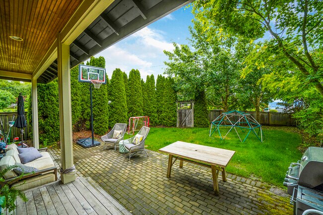 Building Photo - 6215 NE Princeton Way