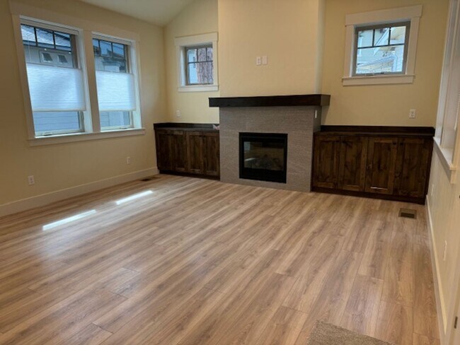 Building Photo - Brand New Home in NW Crossing with Professional office space!