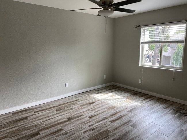 Building Photo - 4444 E Paradise Village Pky N