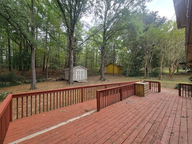 Building Photo - Is It Durham or Chapel Hill? Amazing Location!