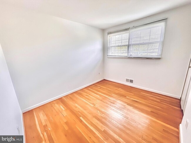 Building Photo - 10202 McGovern Dr