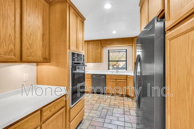 Building Photo - 622 Patricia Ln