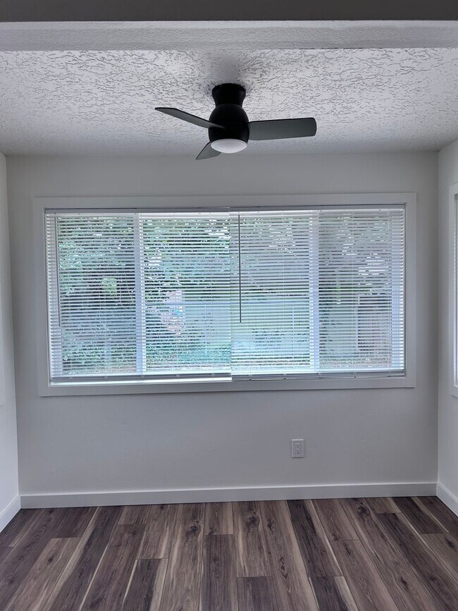 Building Photo - Single Level 4 bedroom in Heart of Vancouver