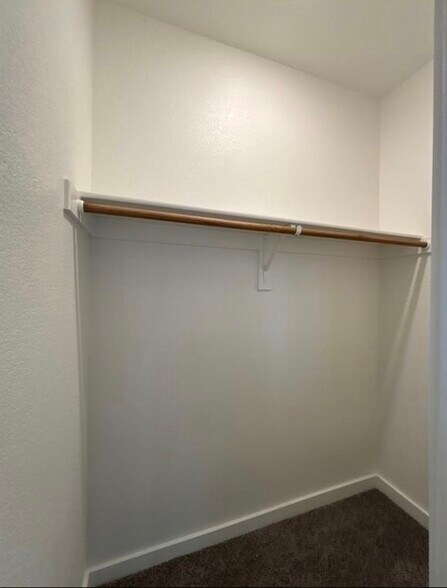 Building Photo - 628 Blackland Dr