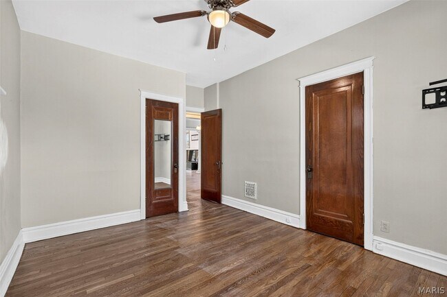 Building Photo - 5249 Sutherland Ave