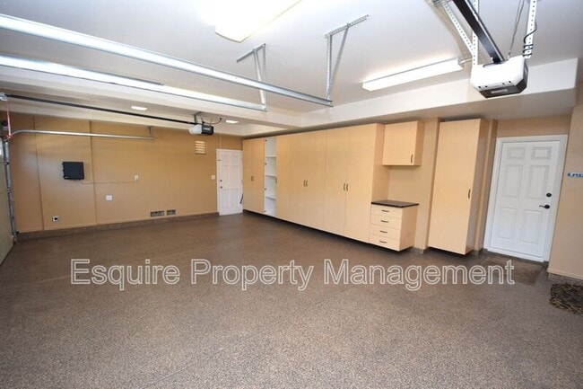 Building Photo - 1674 Bushgrove Ct