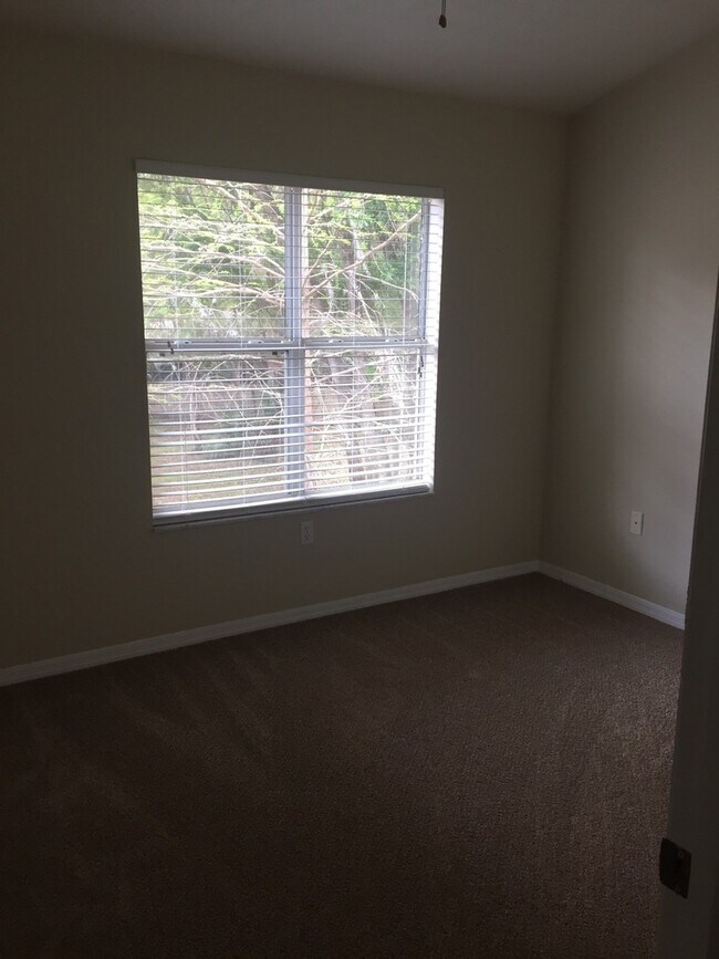 Building Photo - 2 Bedroom 2 1/2 Bath In NW Seventh Street ...