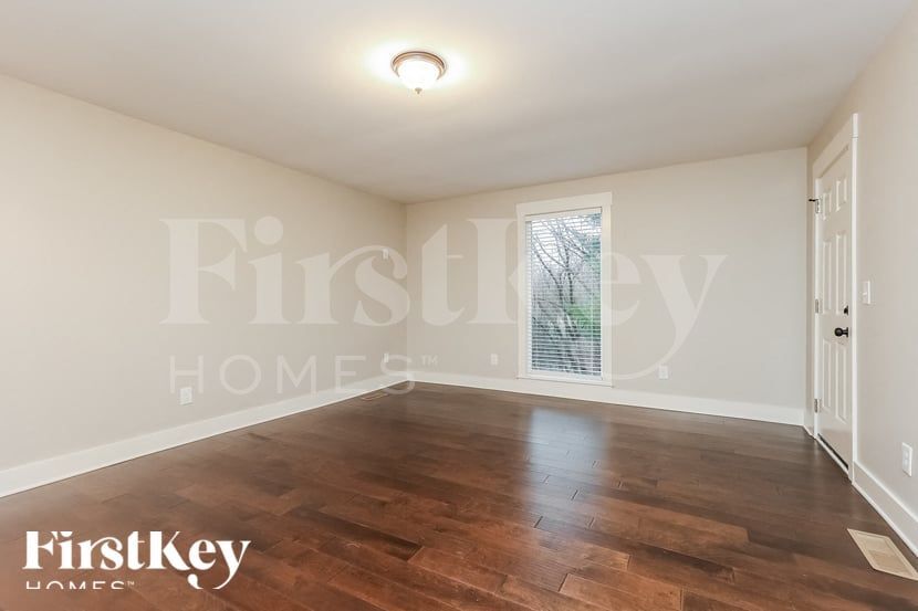 Building Photo - 208 Beech Dr