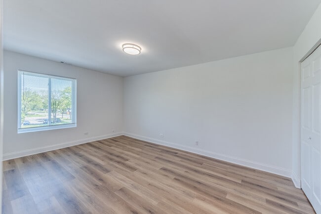 Building Photo - 900 Perrie Dr