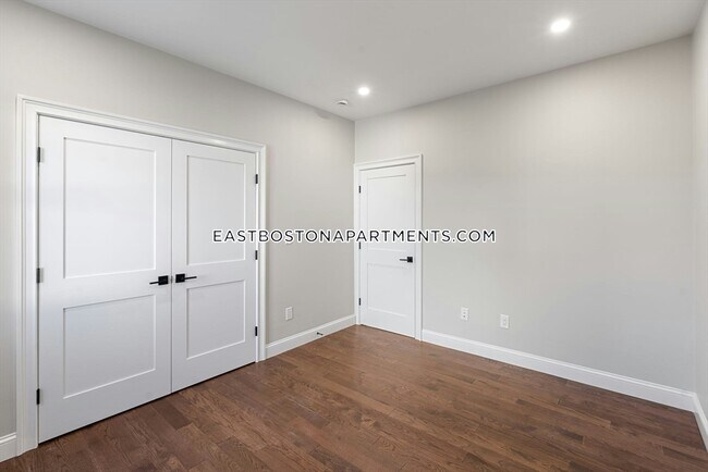 Building Photo - 120 St Andrew Rd