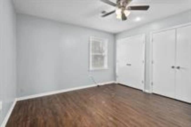Building Photo - 400 NE Independence Ave
