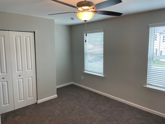 Building Photo - 2272 Del Carmel Way