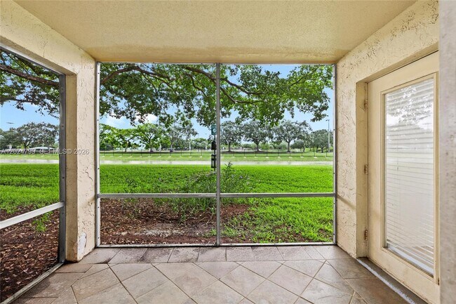 Building Photo - 1025 Coral Club Dr
