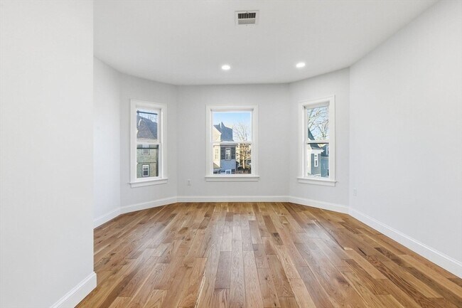 Building Photo - 438 Talbot Ave