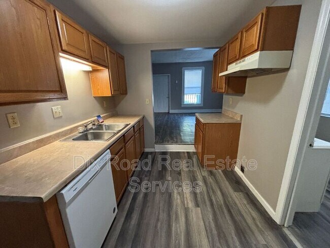 Building Photo - 609 Eighteenth Avenue
