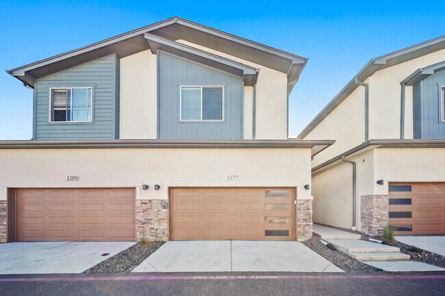 Building Photo - Modern 2 Bedroom, 2.5 Bathroom Townhome with a Loft, Central A/C, Gas Fireplace, and Washer and D...