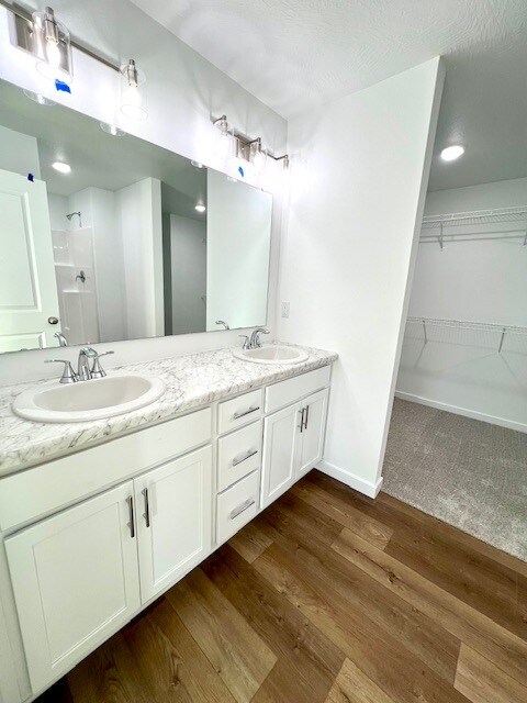 Master Bath w/ Double Vanity, Walk-In Shower, Walk-In Closet - 478 Lennox Blvd