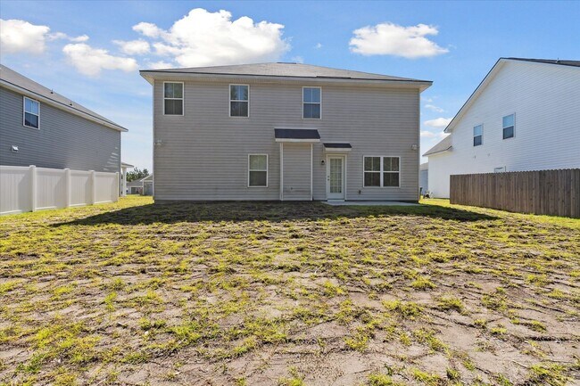 Building Photo - AVAILABLE SEPTEMBER 2025 [PET FRIENDLY]